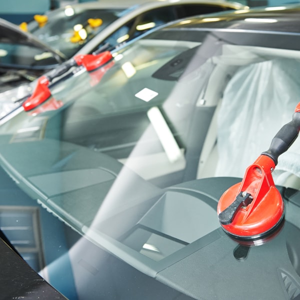 What auto glass company to contact when windshield is shattered  in Ormond-by-the-Sea Florida